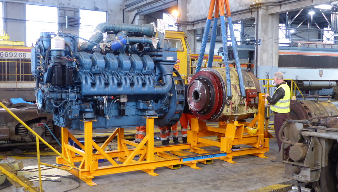 Support d'assemblage pour moteur de locomotive